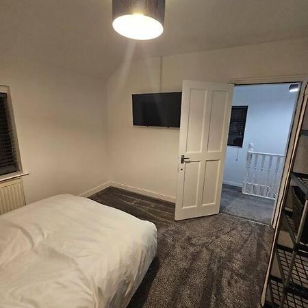 Quiet Family Home Tettenhall Εξωτερικό φωτογραφία