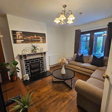 Quiet Family Home Tettenhall Εξωτερικό φωτογραφία