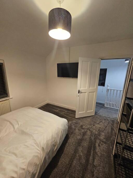 Quiet Family Home Tettenhall Εξωτερικό φωτογραφία