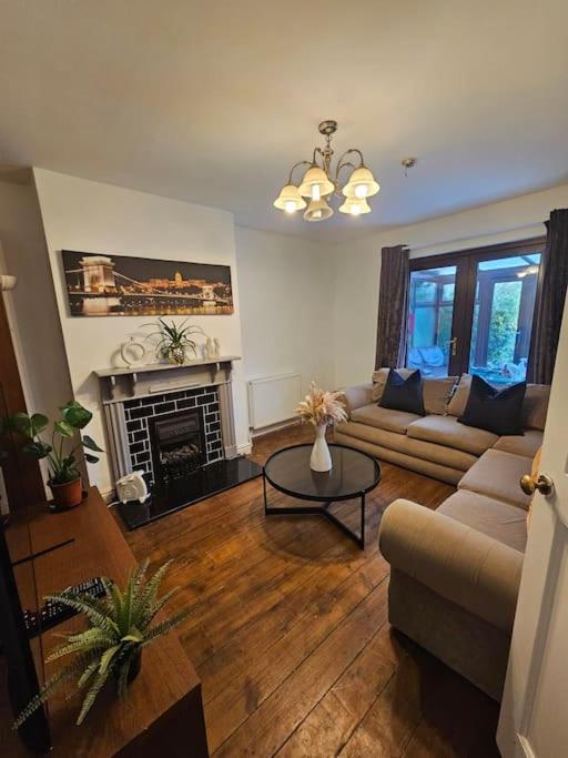 Quiet Family Home Tettenhall Εξωτερικό φωτογραφία